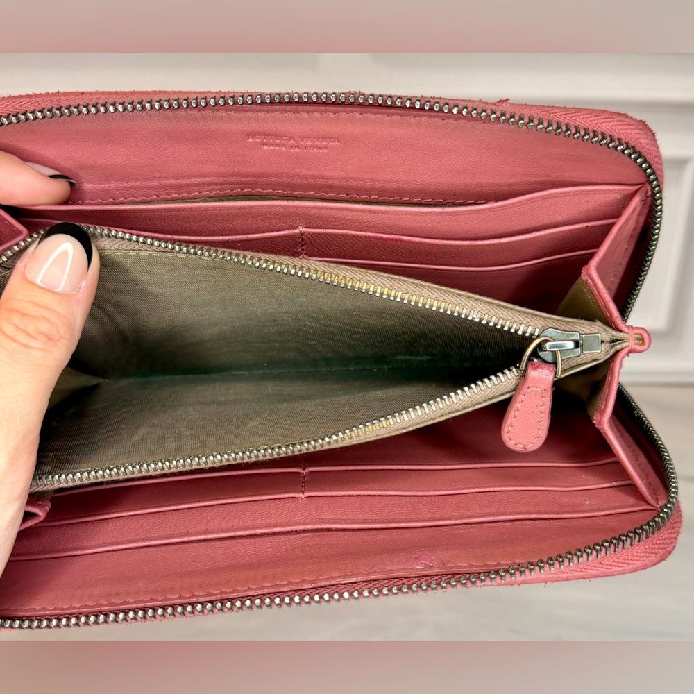 Bottega Veneta Dusty Rose Intrecciato Leather Long Zip Wallet | Full Inclusion - Picture 12 of 14